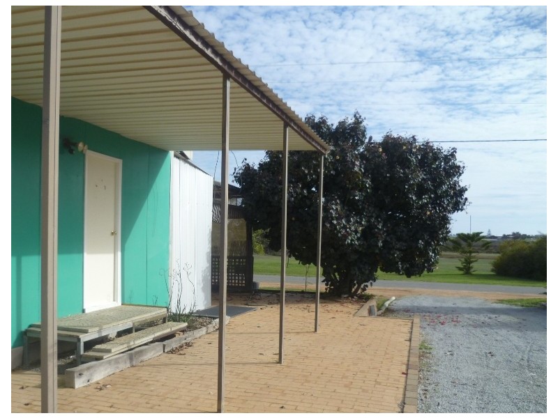 28 Battersby Rd, Green Head WA 6514