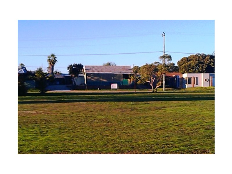 28 Battersby Rd, Green Head WA 6514