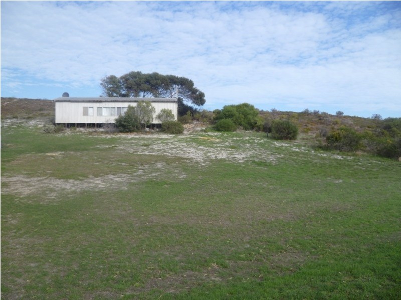 7 Bryant St, Green Head WA 6514