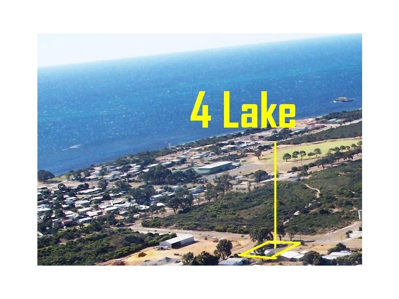 4 LAKE STREET, Leeman WA 6514