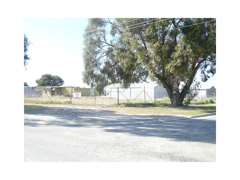 4 LAKE STREET, Leeman WA 6514