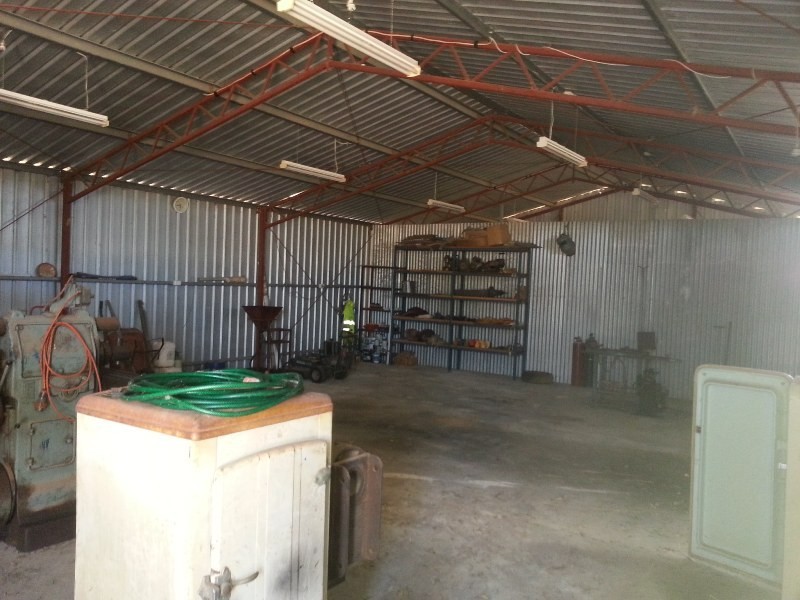 4 LAKE STREET, Leeman WA 6514