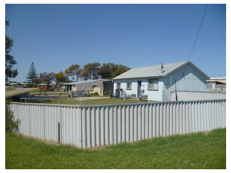 2 Read Street, Green Head WA 6514