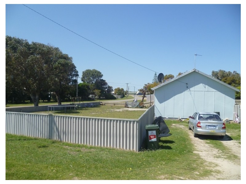 2 Read Street, Green Head WA 6514