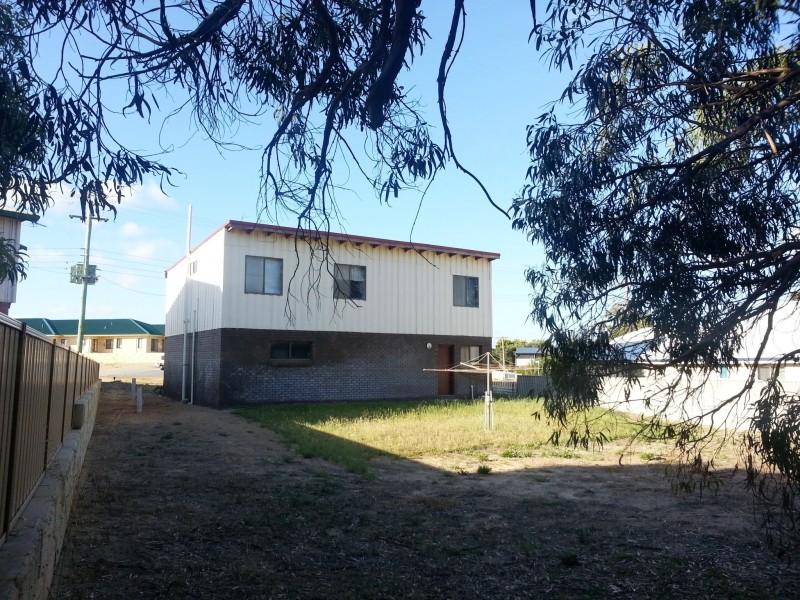 15 LINDSAY STREET, Jurien Bay WA 6516