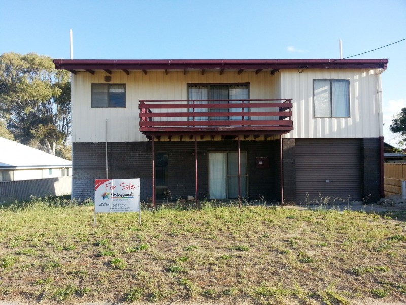 15 LINDSAY STREET, Jurien Bay WA 6516