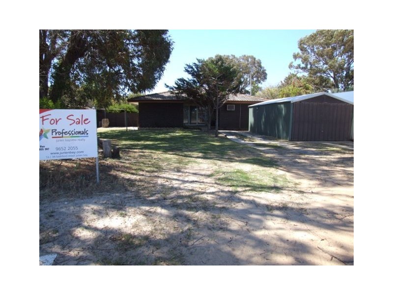 16 THOMAS STREET, Leeman WA 6514