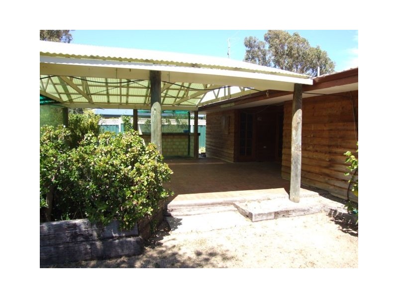 16 THOMAS STREET, Leeman WA 6514