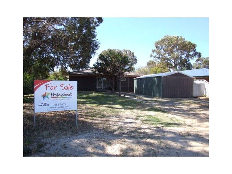 16 THOMAS STREET, Leeman WA 6514