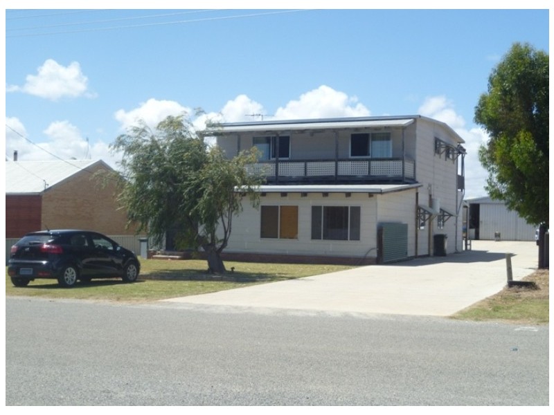 10 Battersby Rd, Green Head WA 6514