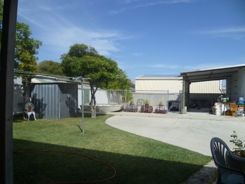 10 Battersby Rd, Green Head WA 6514