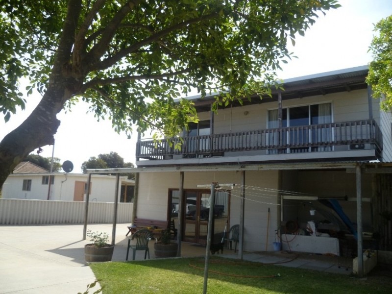 10 Battersby Rd, Green Head WA 6514