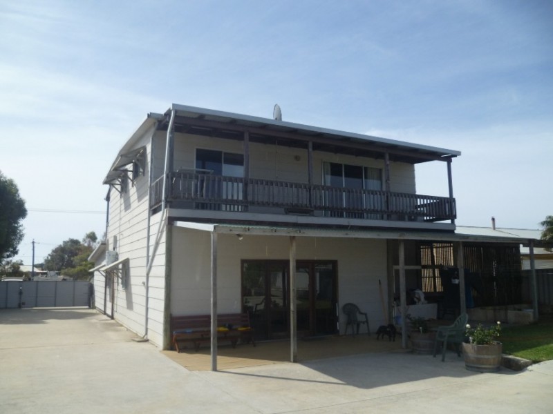 10 Battersby Rd, Green Head WA 6514