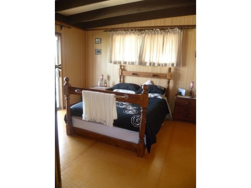 10 Battersby Rd, Green Head WA 6514