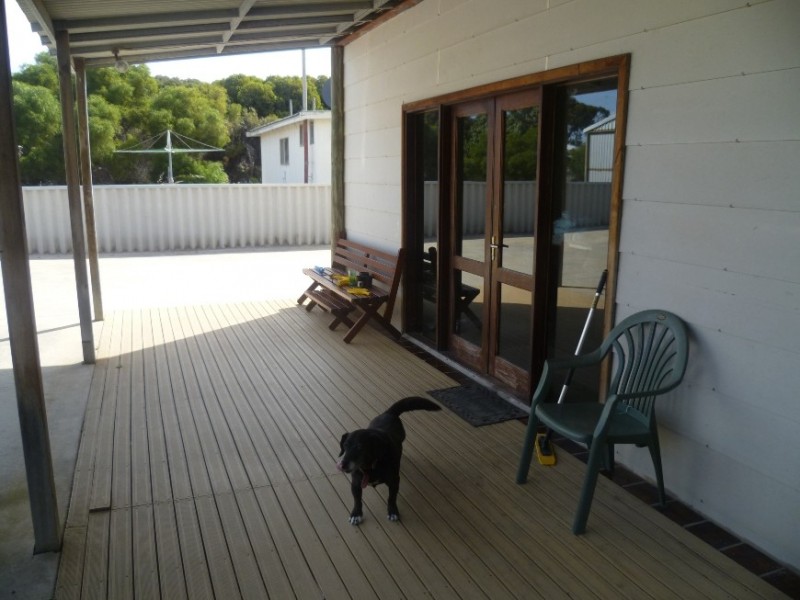 10 Battersby Rd, Green Head WA 6514