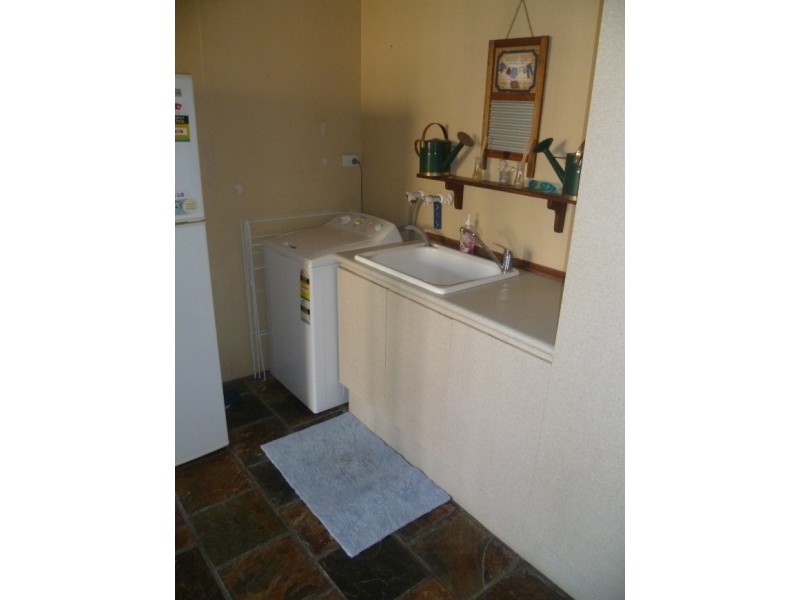 10 Battersby Rd, Green Head WA 6514