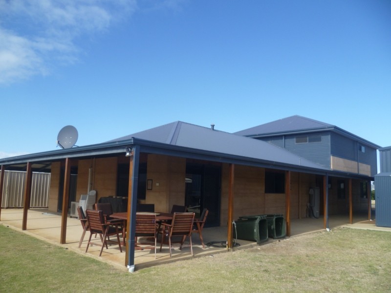 16 Heales Way, Green Head WA 6514