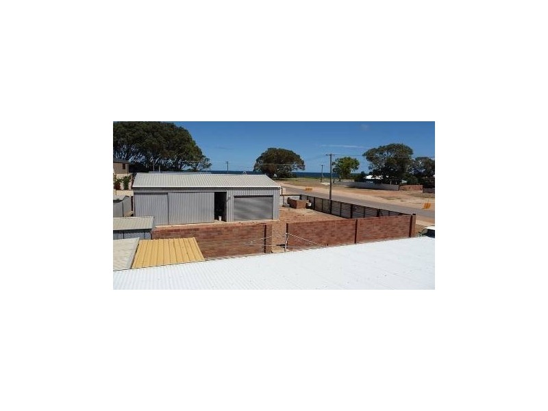 25 NAIRN STREET, Leeman WA 6514