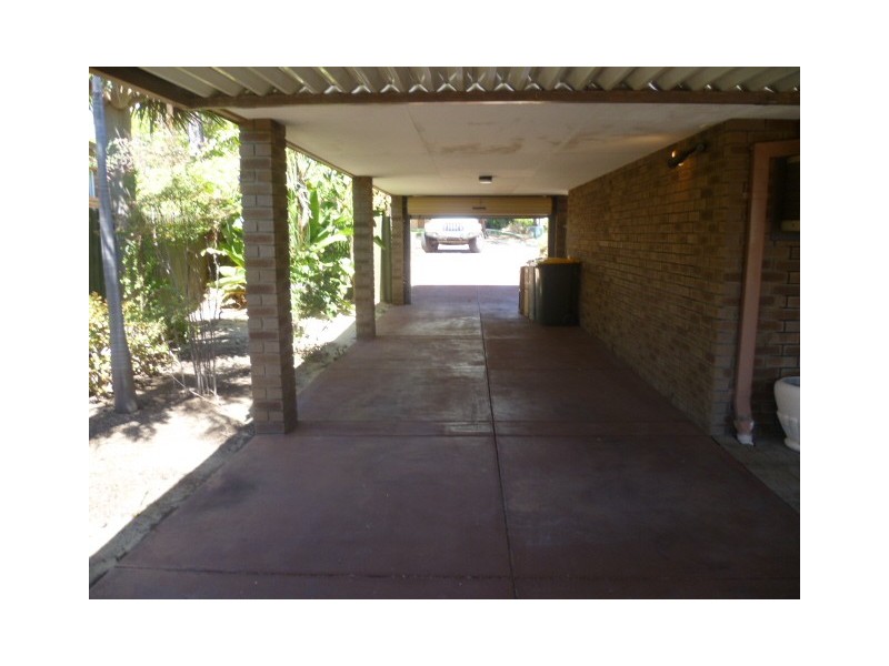 28 Towerhill Rd, Alexander Heights WA 6064