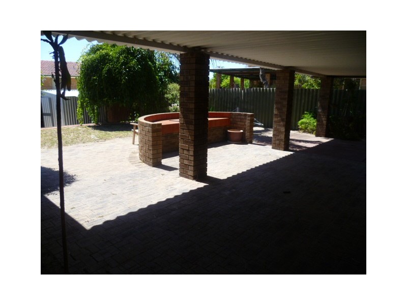 28 Towerhill Rd, Alexander Heights WA 6064