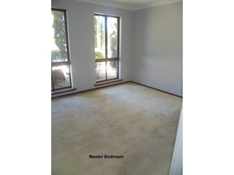 28 Towerhill Rd, Alexander Heights WA 6064