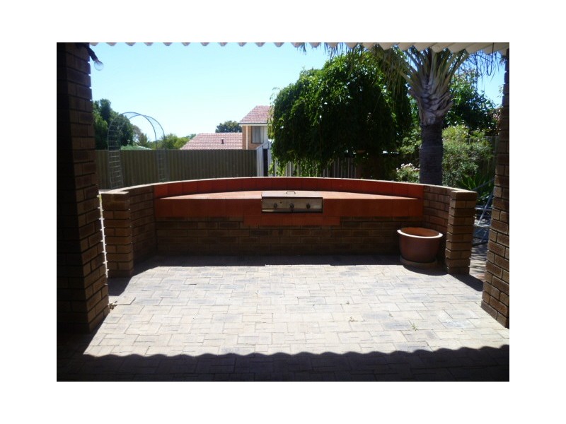 28 Towerhill Rd, Alexander Heights WA 6064