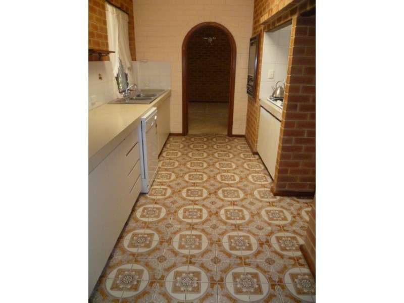 28 Towerhill Rd, Alexander Heights WA 6064