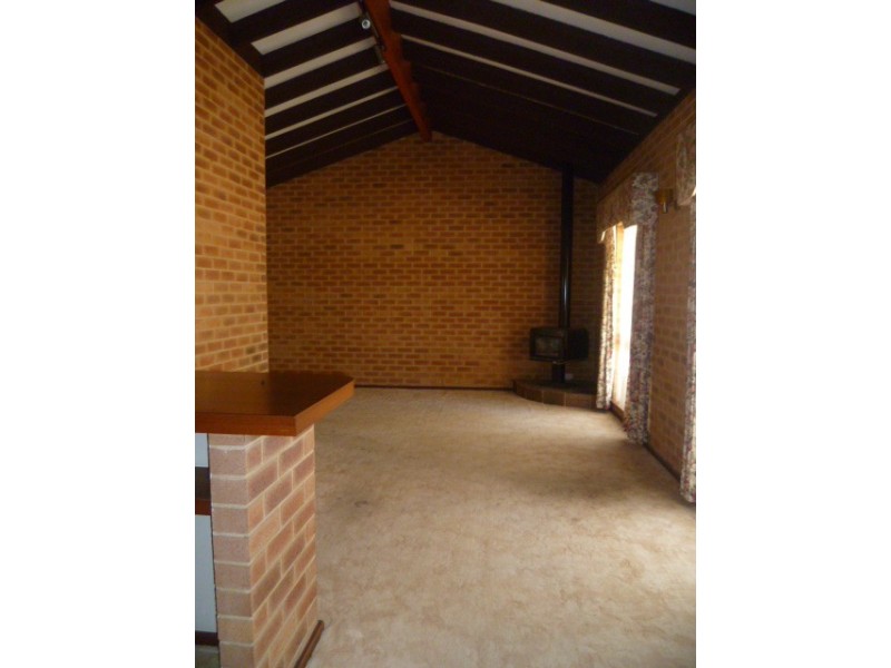 28 Towerhill Rd, Alexander Heights WA 6064