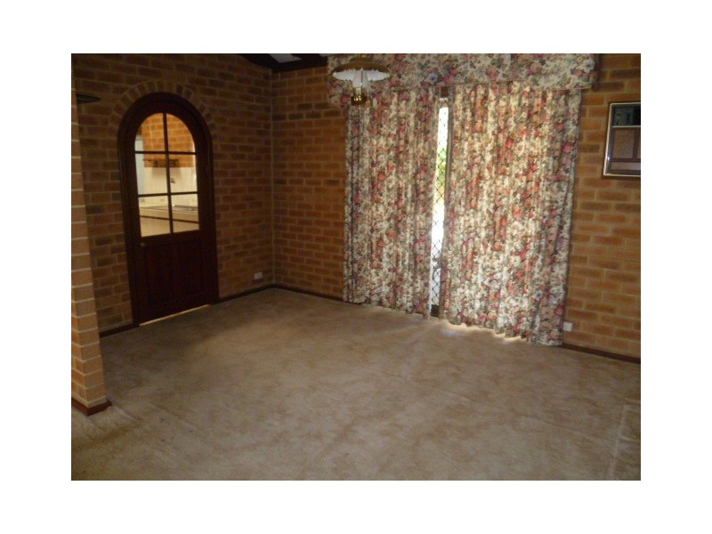 28 Towerhill Rd, Alexander Heights WA 6064