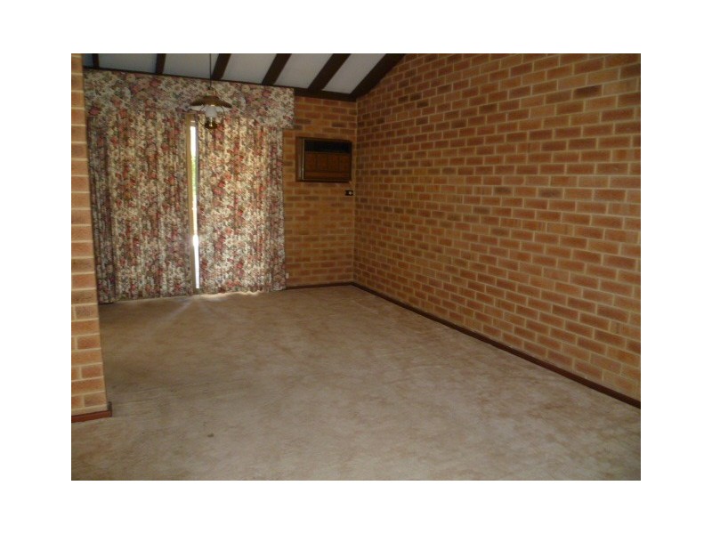 28 Towerhill Rd, Alexander Heights WA 6064