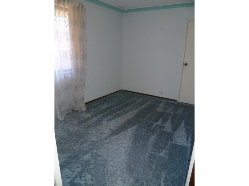 28 Towerhill Rd, Alexander Heights WA 6064