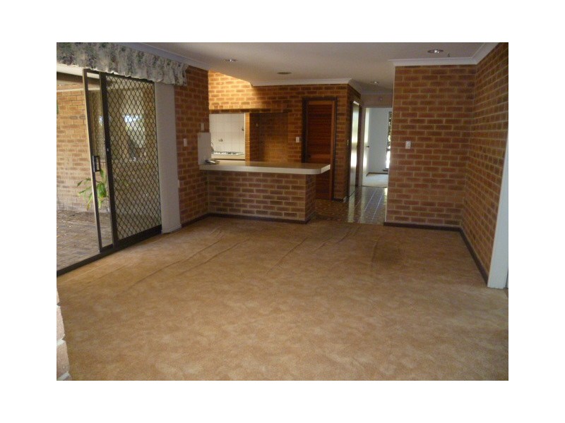 28 Towerhill Rd, Alexander Heights WA 6064