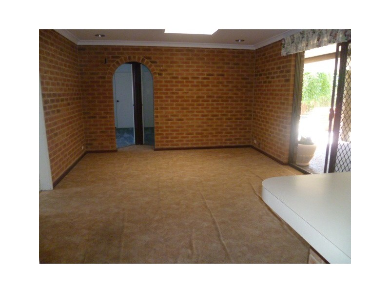 28 Towerhill Rd, Alexander Heights WA 6064