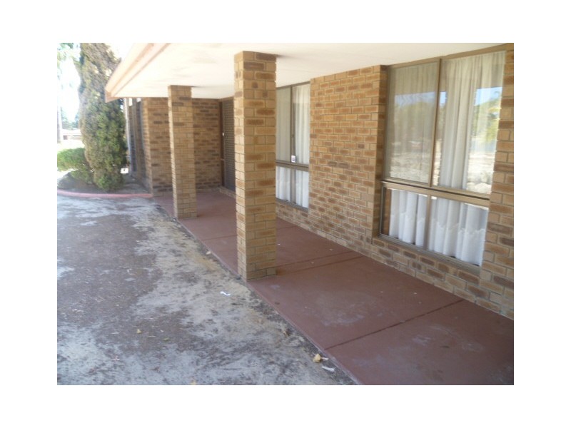 28 Towerhill Rd, Alexander Heights WA 6064