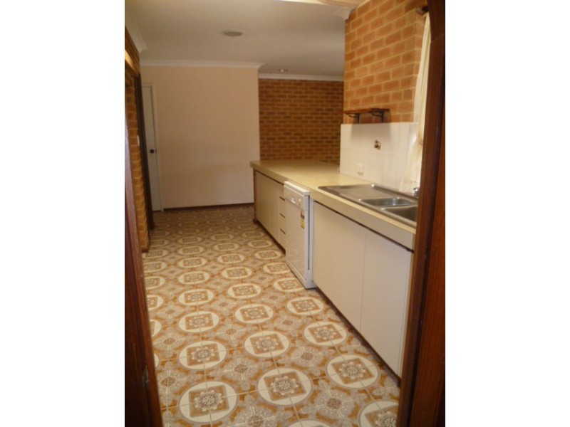 28 Towerhill Rd, Alexander Heights WA 6064