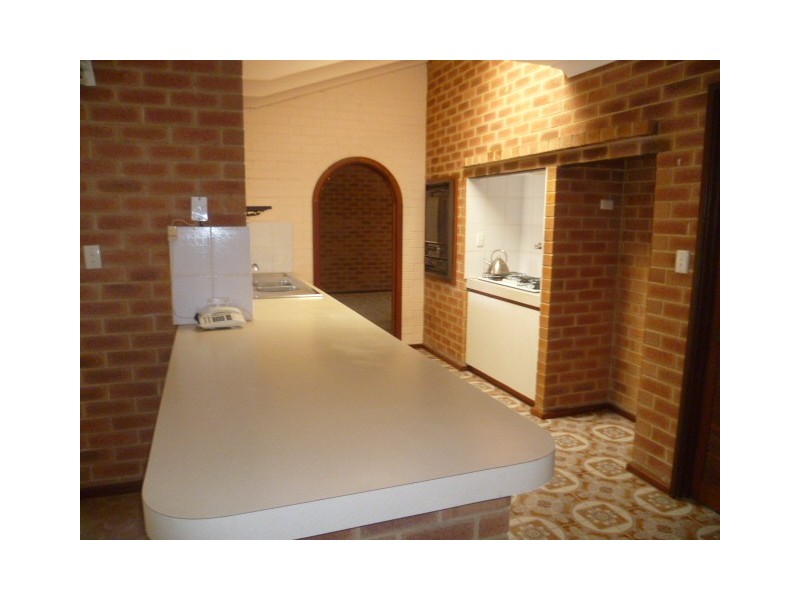 28 Towerhill Rd, Alexander Heights WA 6064