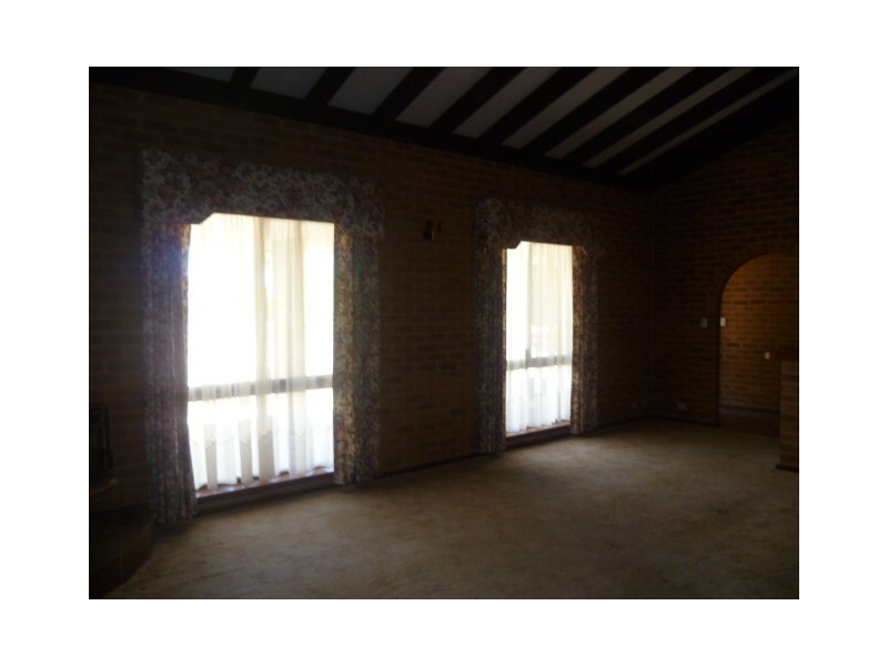 28 Towerhill Rd, Alexander Heights WA 6064