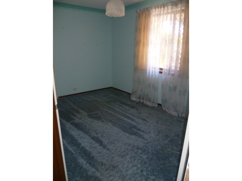 28 Towerhill Rd, Alexander Heights WA 6064