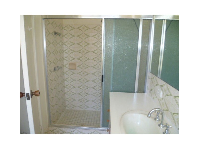 28 Towerhill Rd, Alexander Heights WA 6064