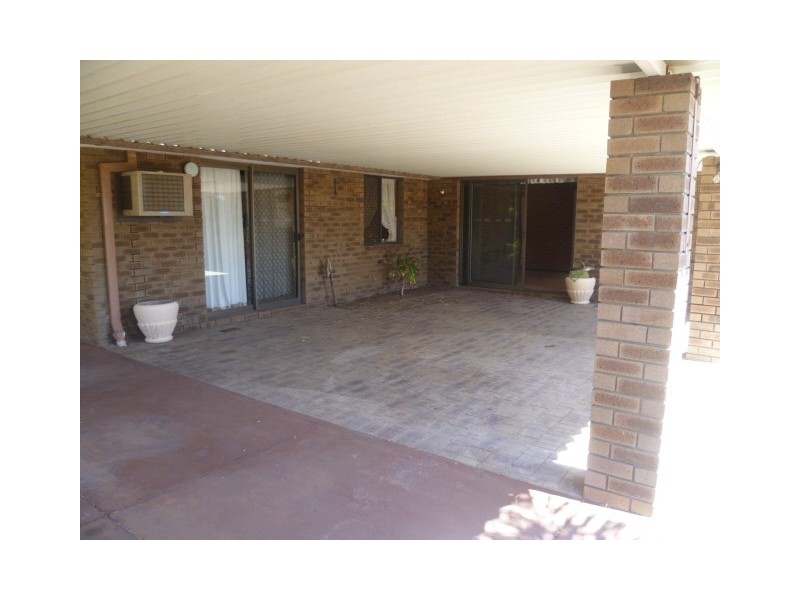 28 Towerhill Rd, Alexander Heights WA 6064