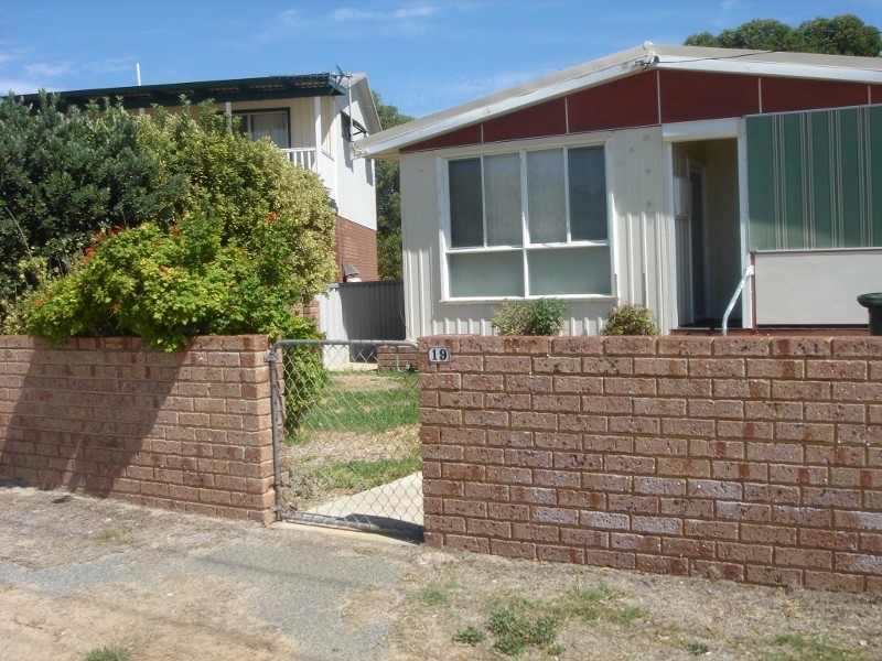 19 Lindsay St, Jurien Bay WA 6516