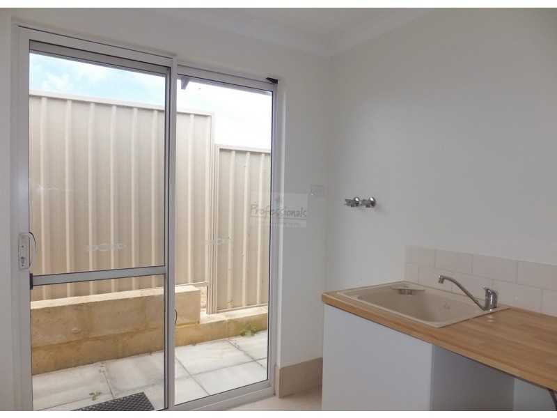 16 ELIZABETH WAY, Jurien Bay WA 6516