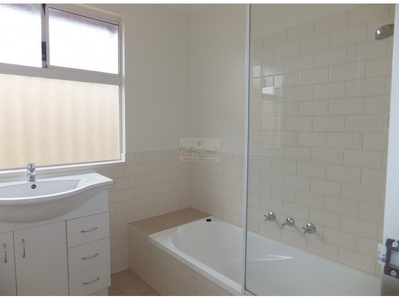 16 ELIZABETH WAY, Jurien Bay WA 6516