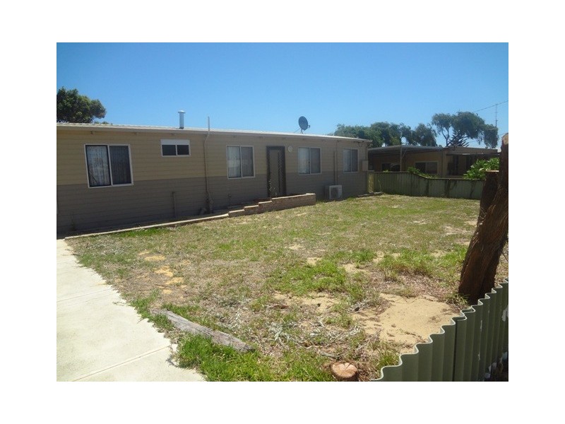 1b Hastings St, Jurien Bay WA 6516