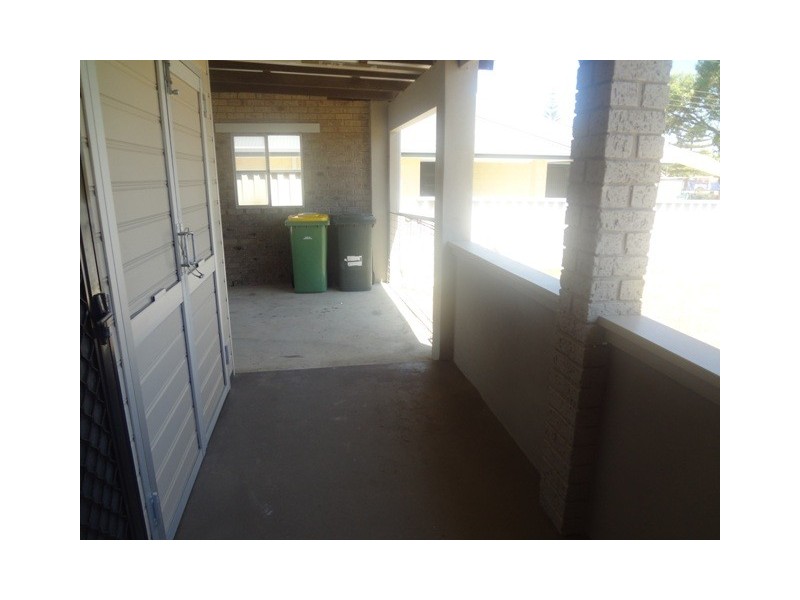 1b Hastings St, Jurien Bay WA 6516