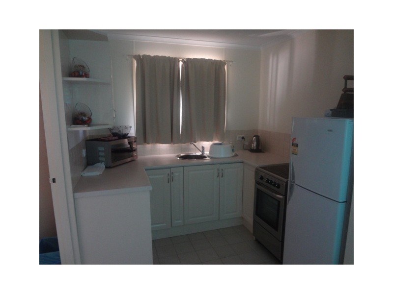 1b Hastings St, Jurien Bay WA 6516