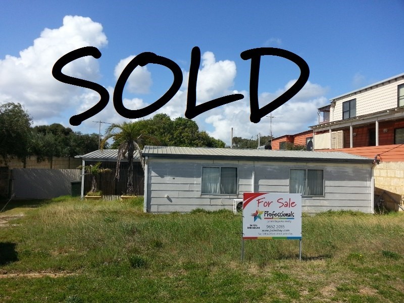 98 THOMAS STREET, Leeman WA 6514