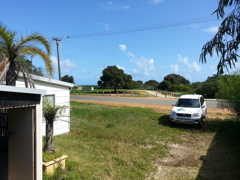 98 THOMAS STREET, Leeman WA 6514