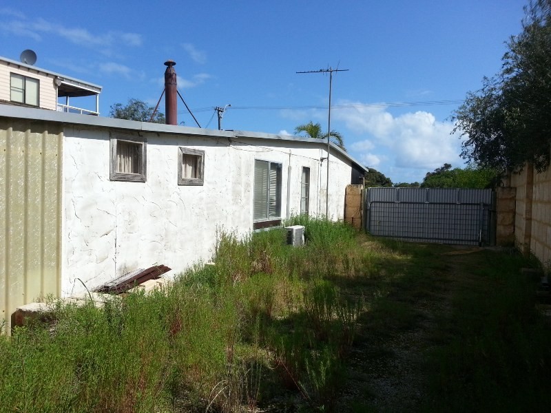 98 THOMAS STREET, Leeman WA 6514