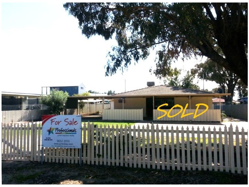 32 THOMAS STREET, Leeman WA 6514